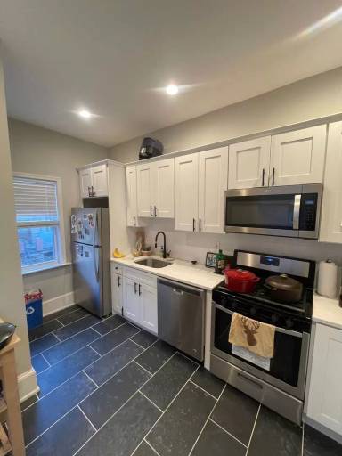 Main picture of 933 S Saint Bernard St