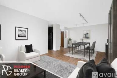 Main picture of 1120 N LaSalle Dr Apartments