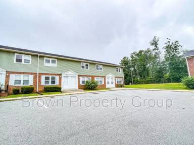 Main picture of Woodbridge Townhomes