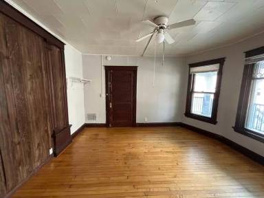 Main picture of 110 S Blair St
