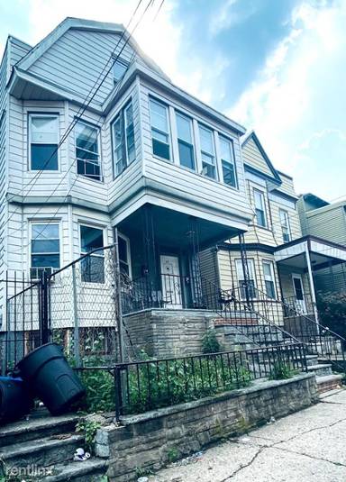 Main picture of 70 Armstrong Ave