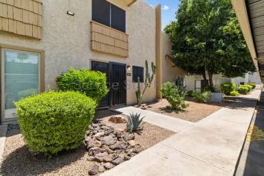 Main picture of Camelback House