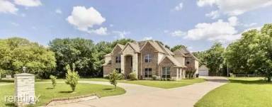 Main picture of 34 Woodmoor Cir