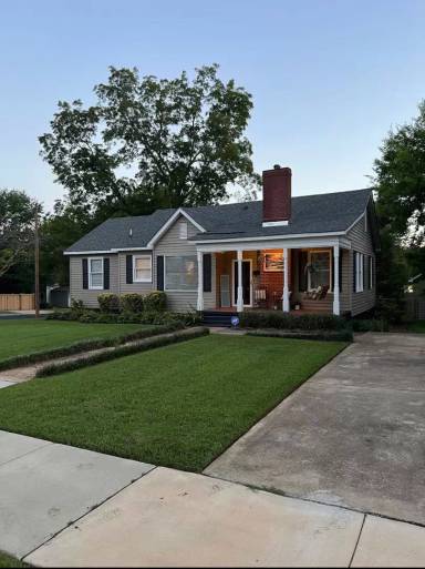 Main picture of 300 N 12th St