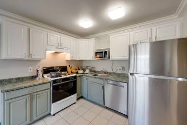 Main picture of 10158 De Soto Way