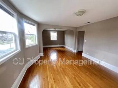 Main picture of 1106 W Church St