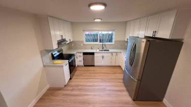 Main picture of 1142 N Broadway