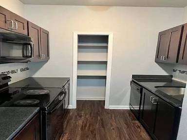 Main picture of 616 City Center Way