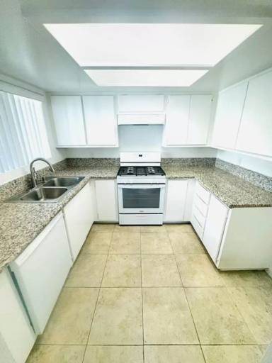 Main picture of 410 E Elmwood Ave
