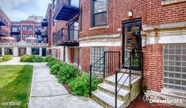Main picture of 4627 S Drexel Blvd