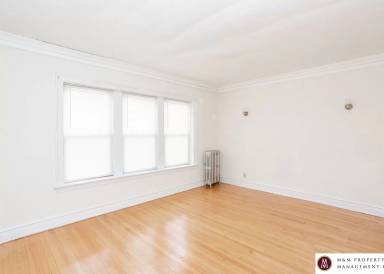 Main picture of 901 S Cuyler Ave
