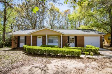 Main picture of 1101 Woodland Dr