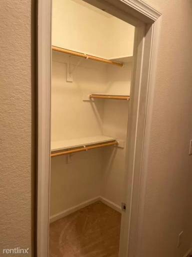 Main picture of 815 Muth Ln