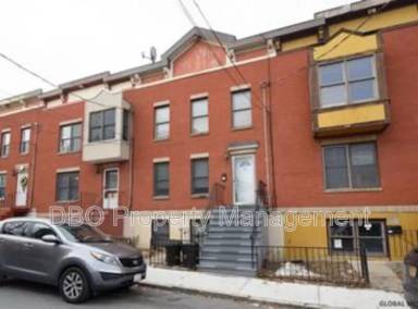 Main picture of 123 Broad St