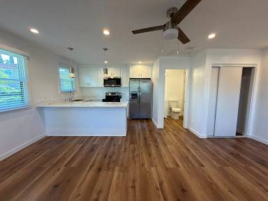 Main picture of 320 S Clark St
