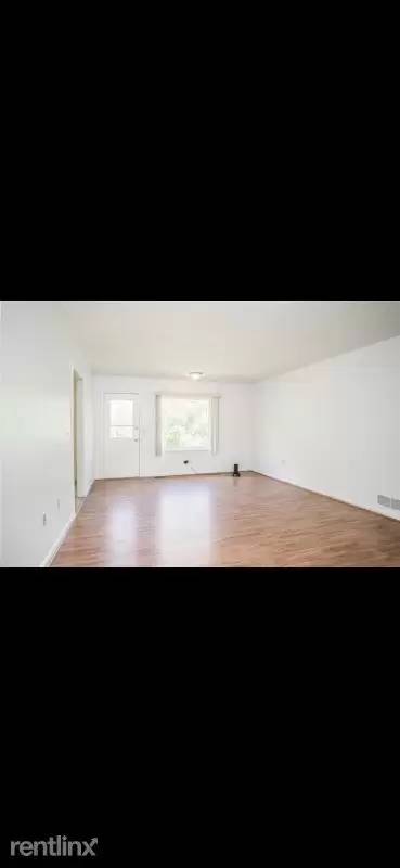 Main picture of 90 Dolman Dr