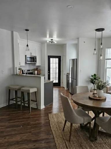 Main picture of 2400 Steeplechase Blvd