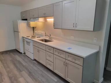 Main picture of 5605 W Warren Ave
