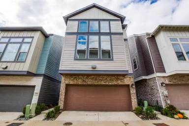 Main picture of 5823 Callisto Ct