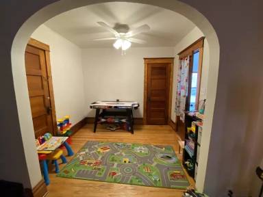 Main picture of 729 Glen Oak St