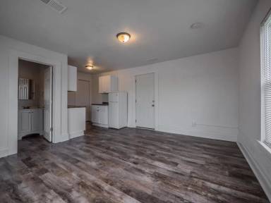Main picture of 108 N Buchanan St