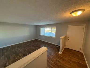 Main picture of 1620 Stone Hedge Dr NE