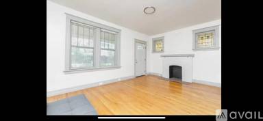 Main picture of 5211 S Grand Blvd