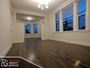 Main picture of 2814 N Troy St