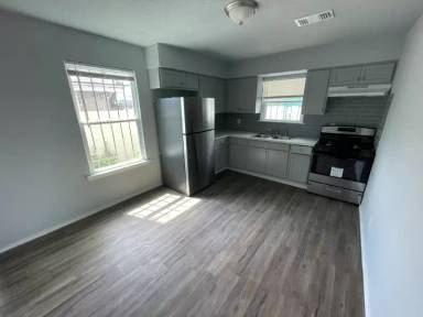 Main picture of 5135 W Commerce St