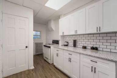 Main picture of 327 1/2 N Lumber St