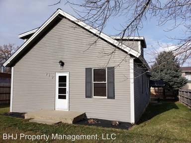 Main picture of 919 W 5th St