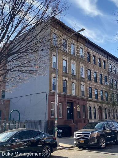 Main picture of 252 Madison St