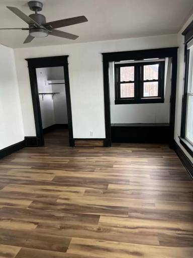 Main picture of 332-334 E Broadway St