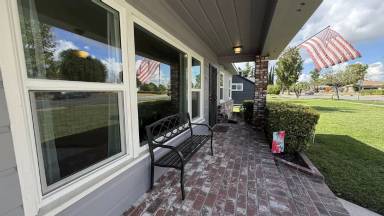 Main picture of 853 W 4th St