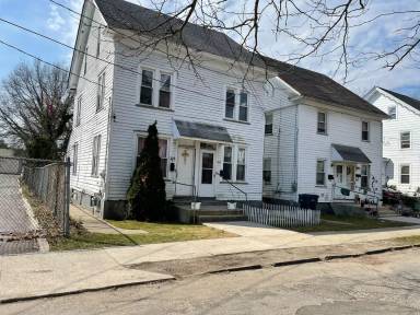 Main picture of 102 Oak St