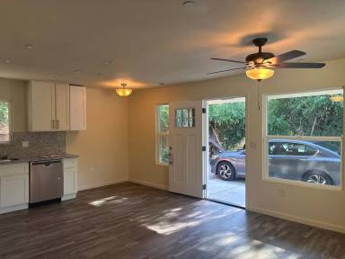 Main picture of 2589 College Ave