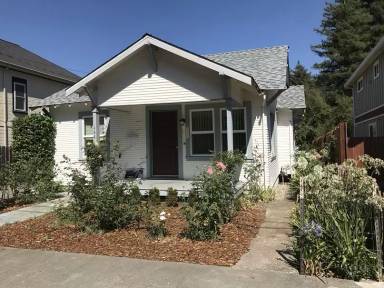 Main picture of 444 Adams St
