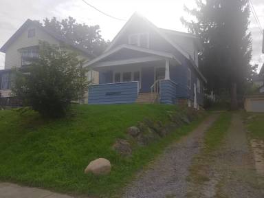 Main picture of 215 Willis Ave