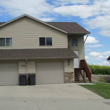 Main picture of 1342 E Oakland St