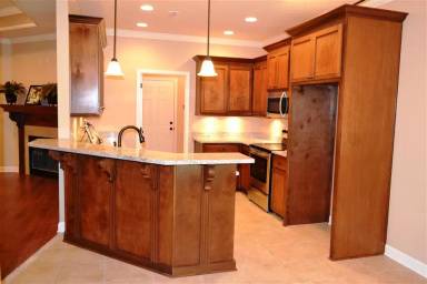 Main picture of 663 Valley Stream Dr