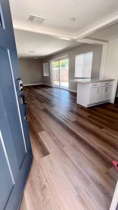 Main picture of 1775 W Laurel Pl