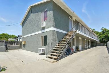 Main picture of 6448 Troost Ave
