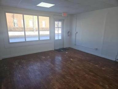 Main picture of 445 Broad St