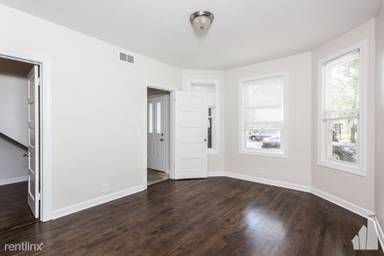 Main picture of 3121 N Kimball Ave