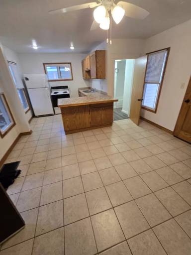 Main picture of 1027 W Lawrence St