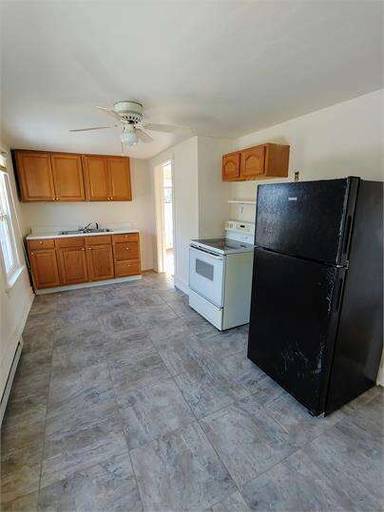 Main picture of 204 N Hawksbill St