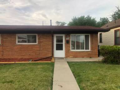 Main picture of 1544 Hanover St