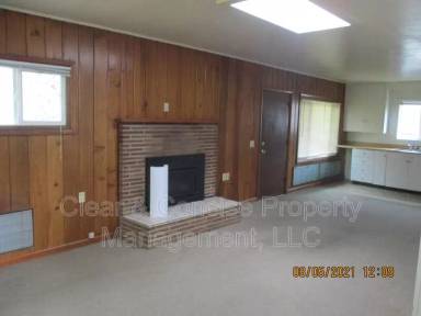 Main picture of 30 1/2 Monroe St