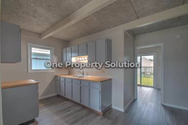 Main picture of 1305-39 Logan St