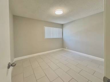 Main picture of 499 Rose Ave
